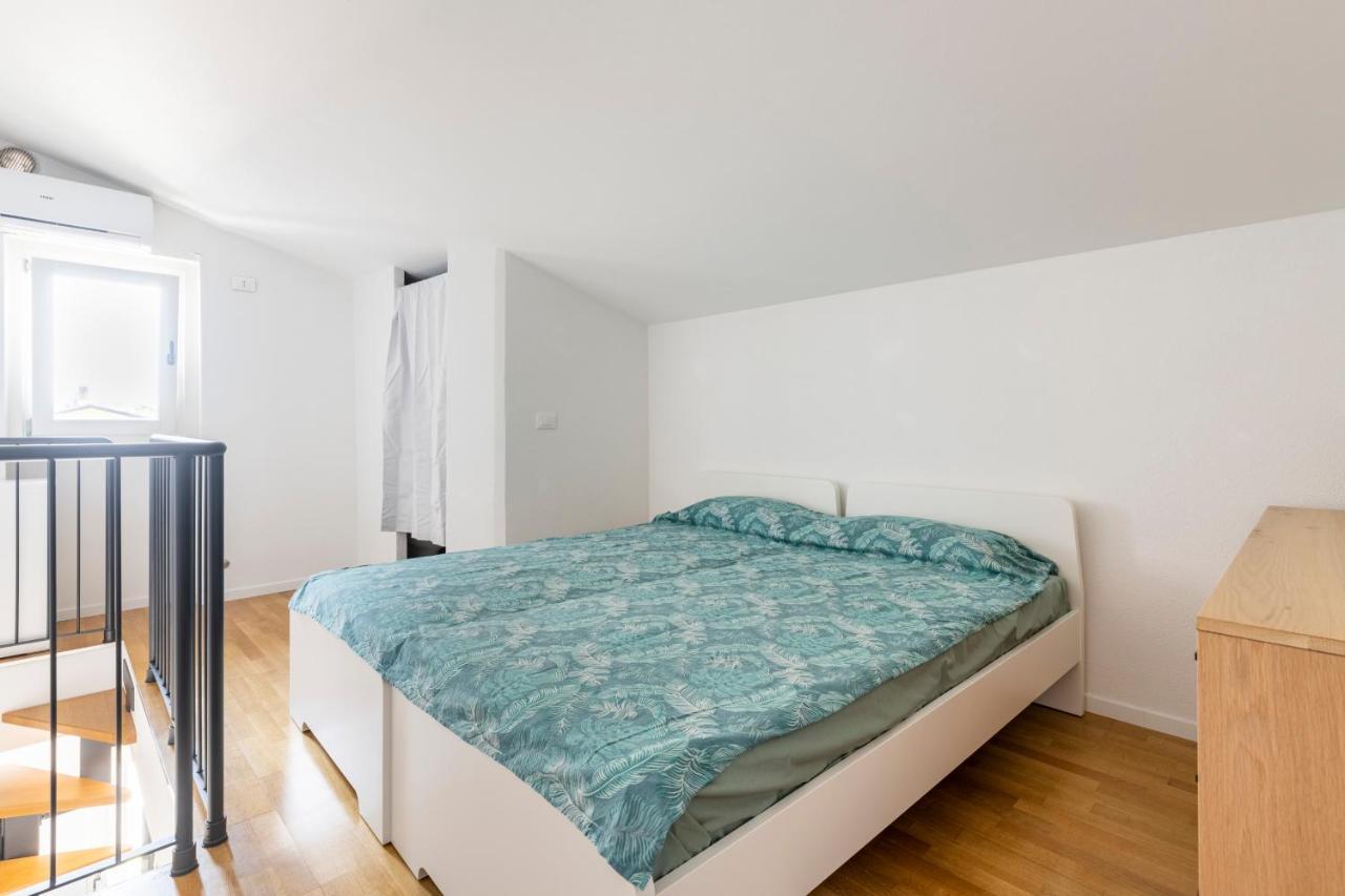 Trendy Aparment With Garage Right By The Lake Sirmione Exterior photo
